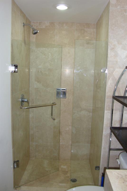 Cristales y Aluminios GUMO Cancelería de Baños