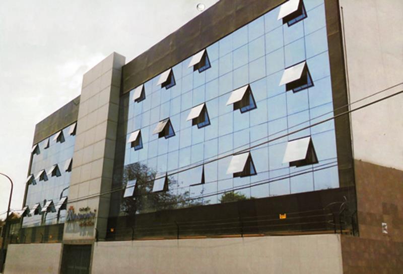 Cristales y Aluminios GUMO Muros, Cortinas y Fachadas Integrales